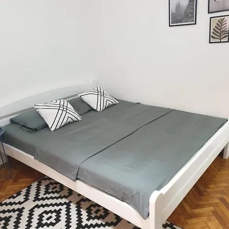 Park Jagodina-studio U Centru Grada Free Parking